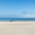 Comfortable Near The Sea,